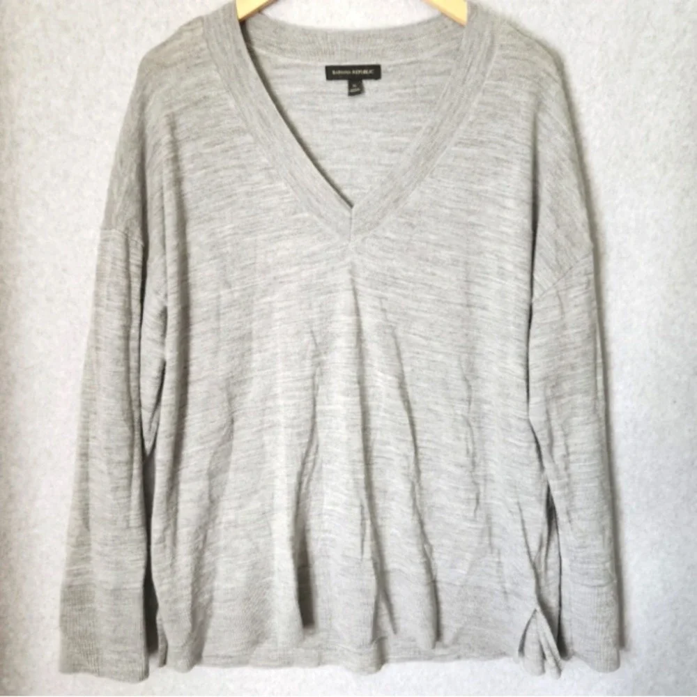 Banana Republic Men's 100%‎ Merino Wool V-Neck Sweater Size XL Gray Long Sleeve